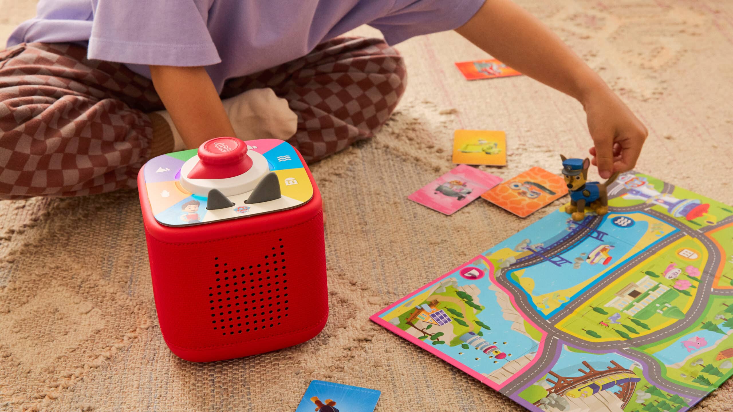 Een kind speelt een spelletje met de Toniebox 2